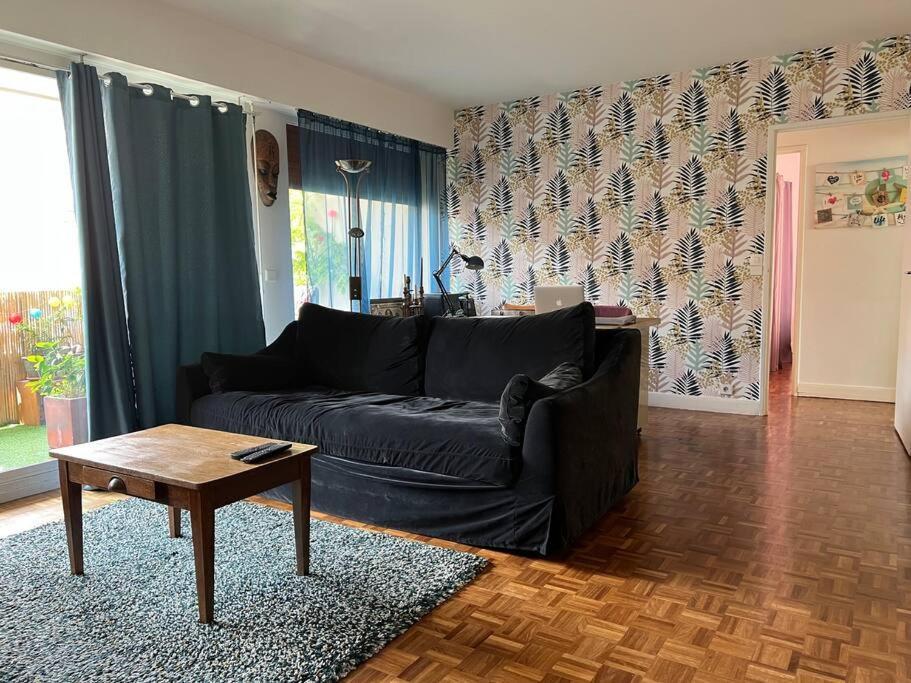 Grand Appartement Avec Balcon Et Parking Gratuit Sur Place パリ エクステリア 写真
