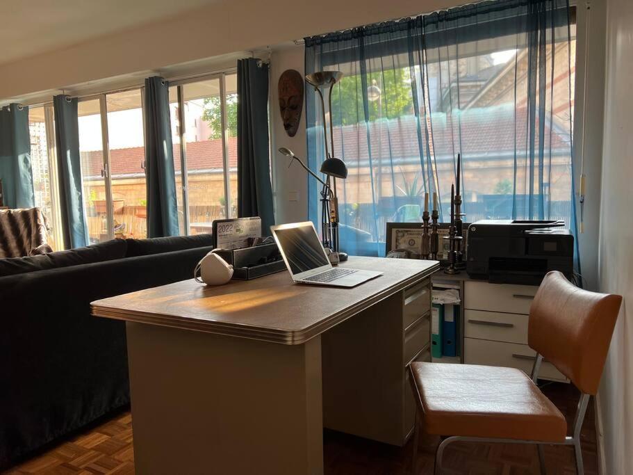 Grand Appartement Avec Balcon Et Parking Gratuit Sur Place パリ エクステリア 写真